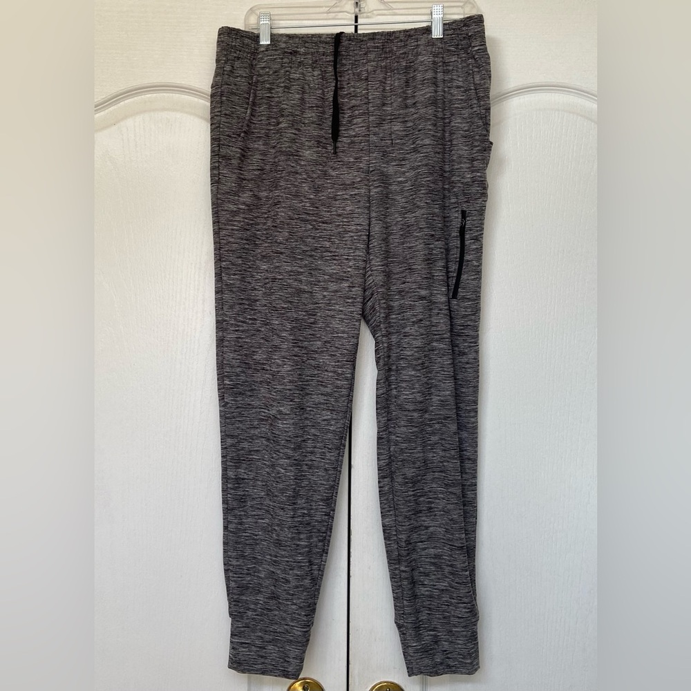 Men's Heathered Charcoal Jogger Pants - Picture 12 of 14